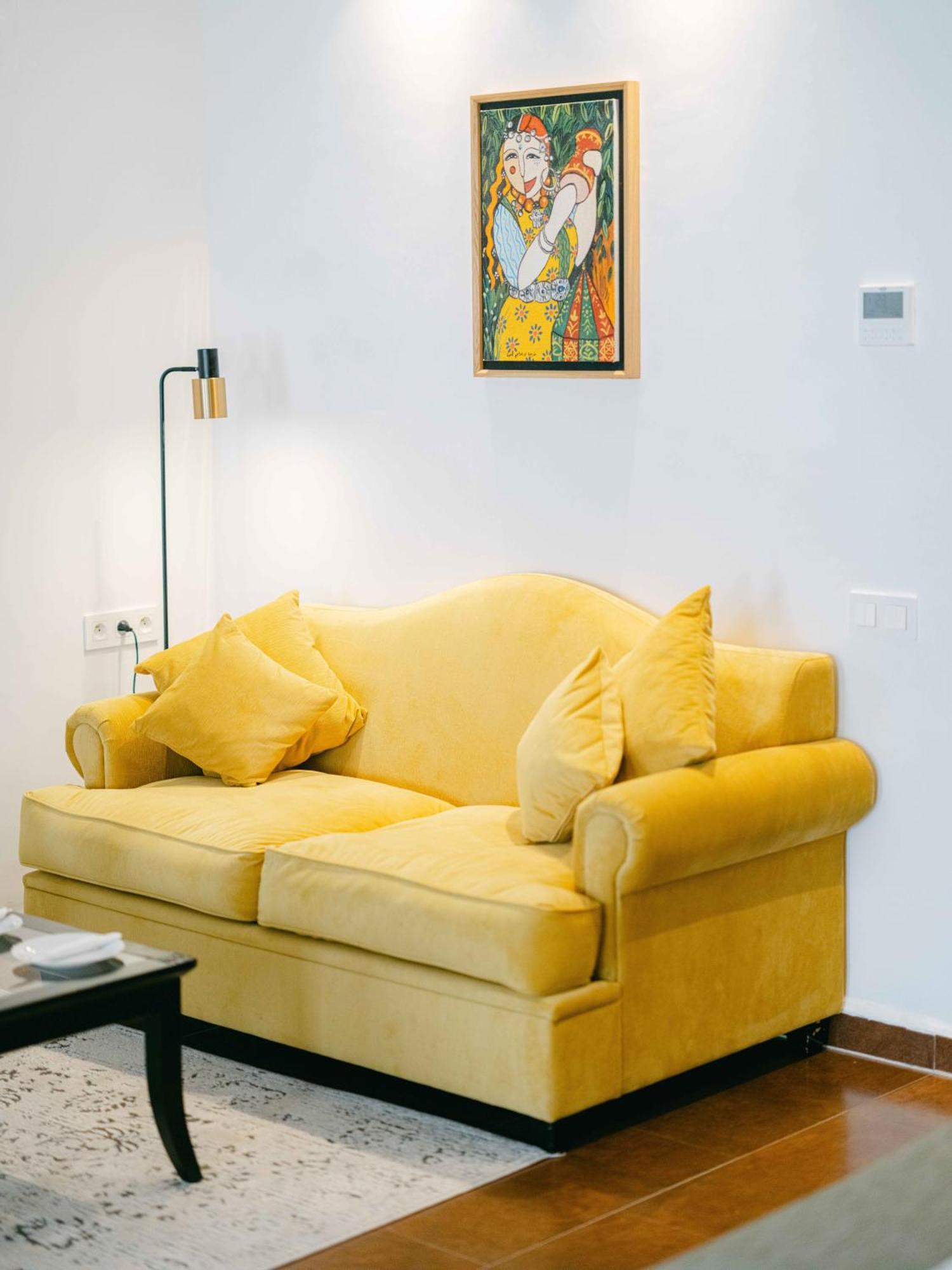 Tikida Golf Palace Агадір Екстер'єр фото A yellow sofa